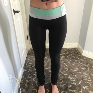 Lululemon straight leg legging with teal band